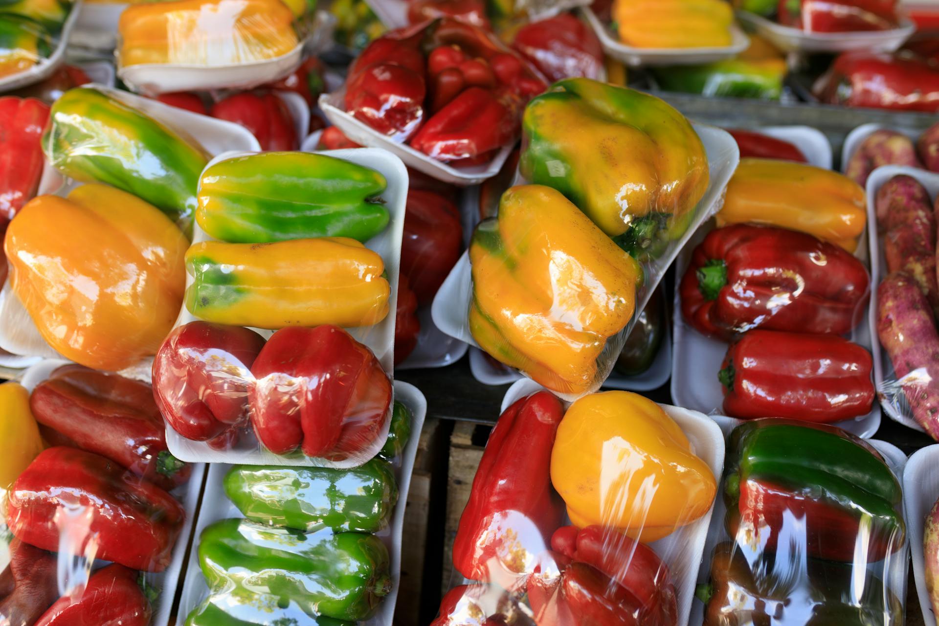 ?保鮮膜裹得越緊越保鮮?很多人都錯了!深圳農(nóng)產(chǎn)品配送公司為您科普